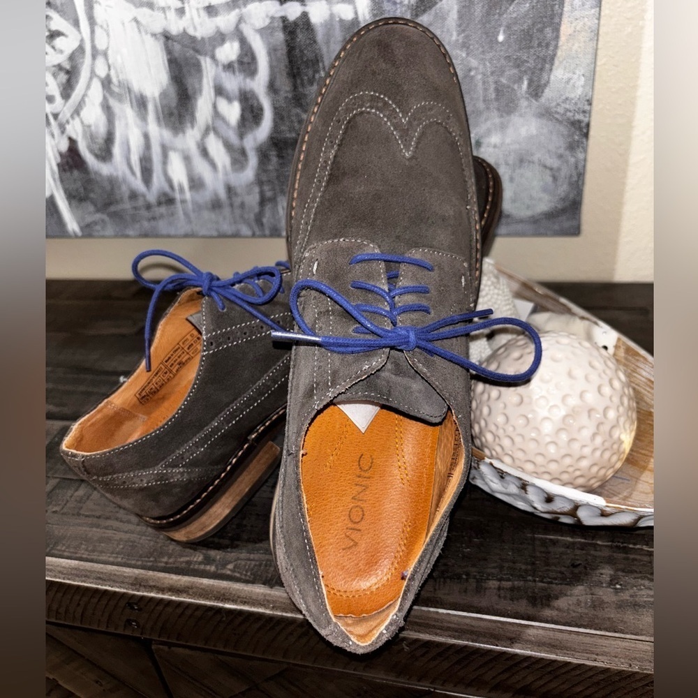 Vionic Bruno wingtip oxford shoe in gray suede with blue laces SS 13 - Picture 3 of 13